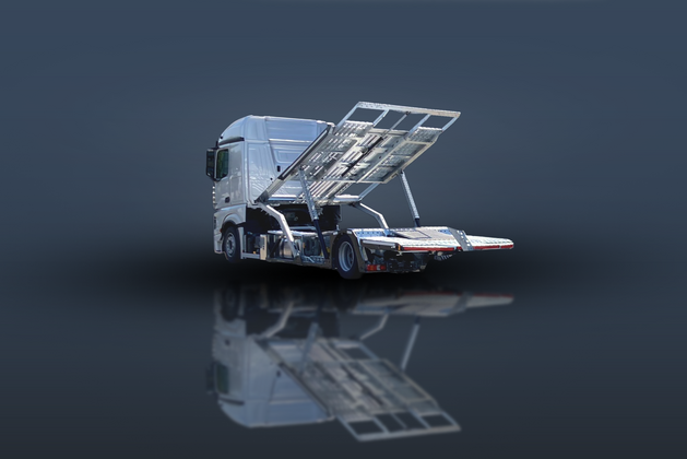 MidLiner Classic Heckansicht, Bühne ausgefahren