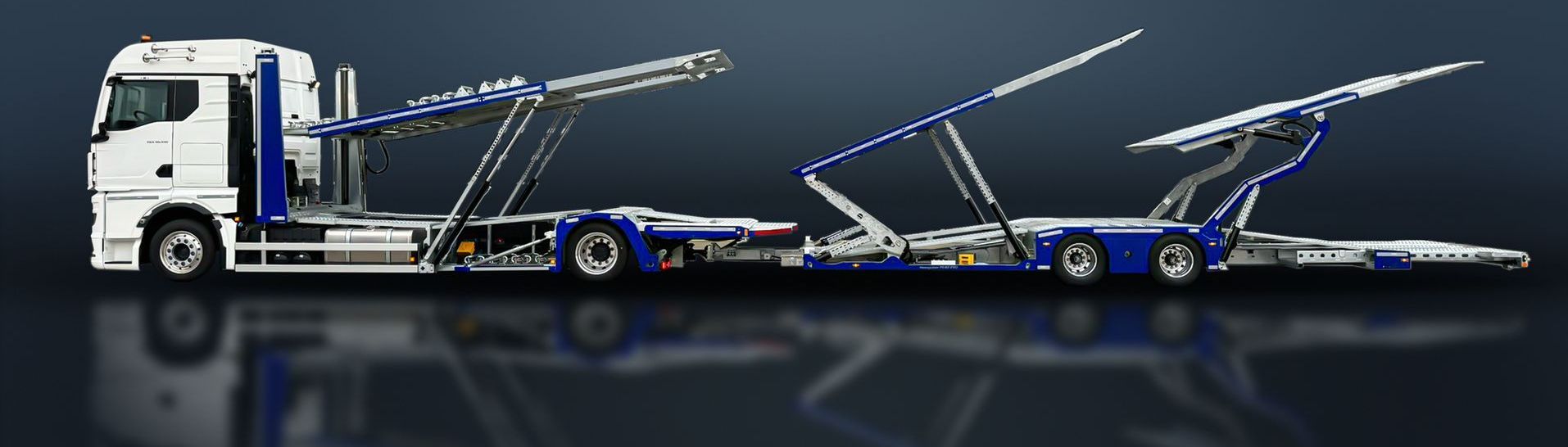 HeavyLiner Pro mit Anhänger, Seitenansicht, Bühne ausgefahren